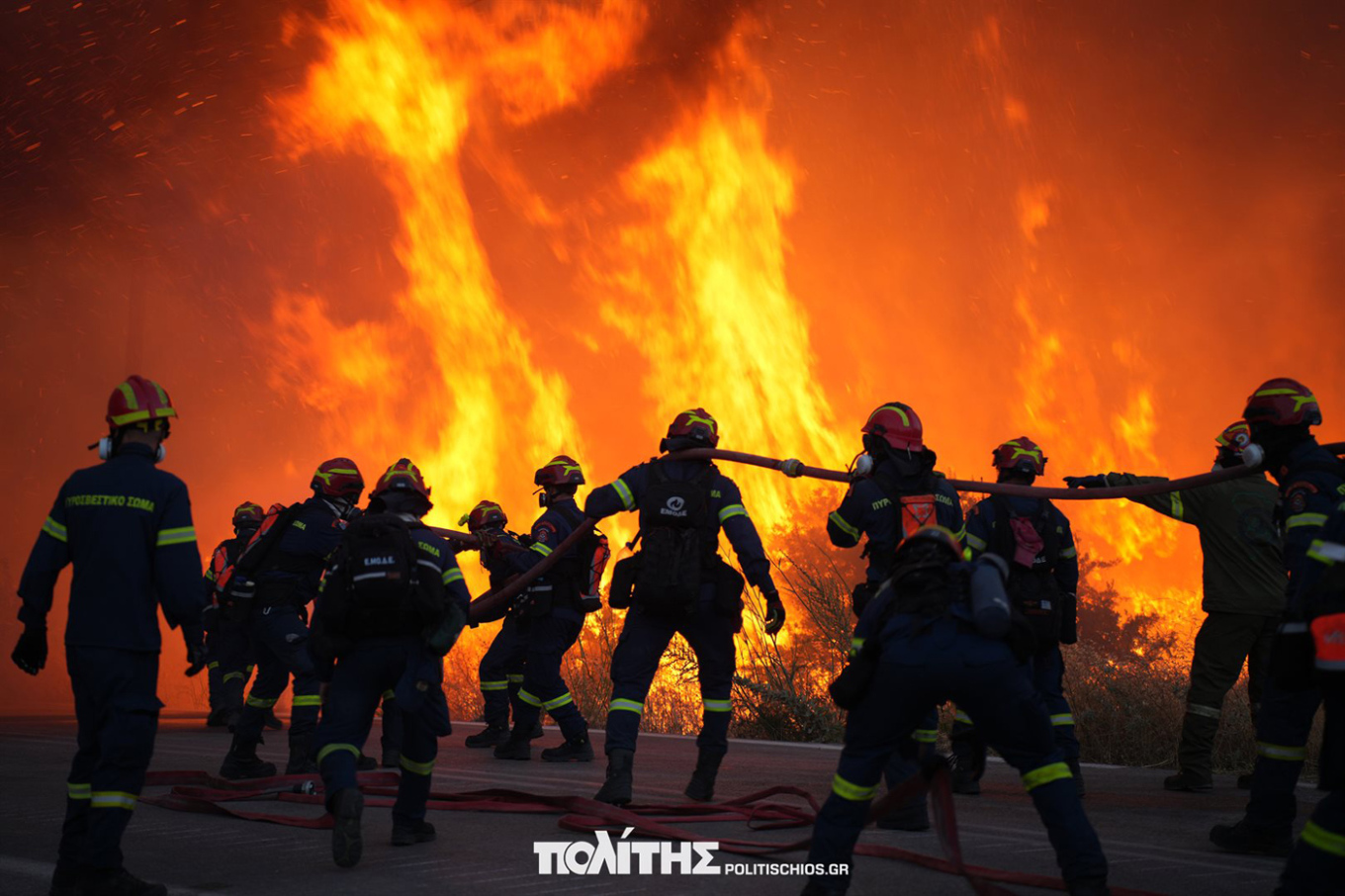 Σε πύρινο κλοιό η Χίος