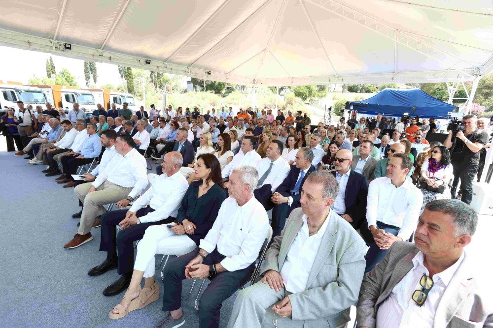 Χαρδαλιάς: Παραδίδουμε στους Δήμους της Αττικής 65 υπερσύγχρονα ηλεκτρικά απορριμματοφόρα