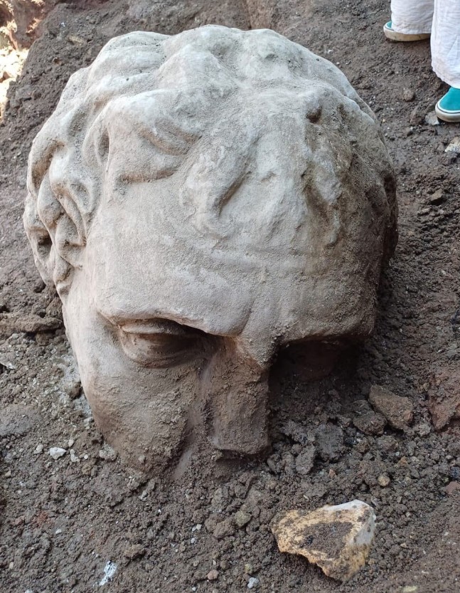 Ανακαλύφθηκε μεγάλη μαρμάρινη κεφαλή στην αγορά του Τραϊανού