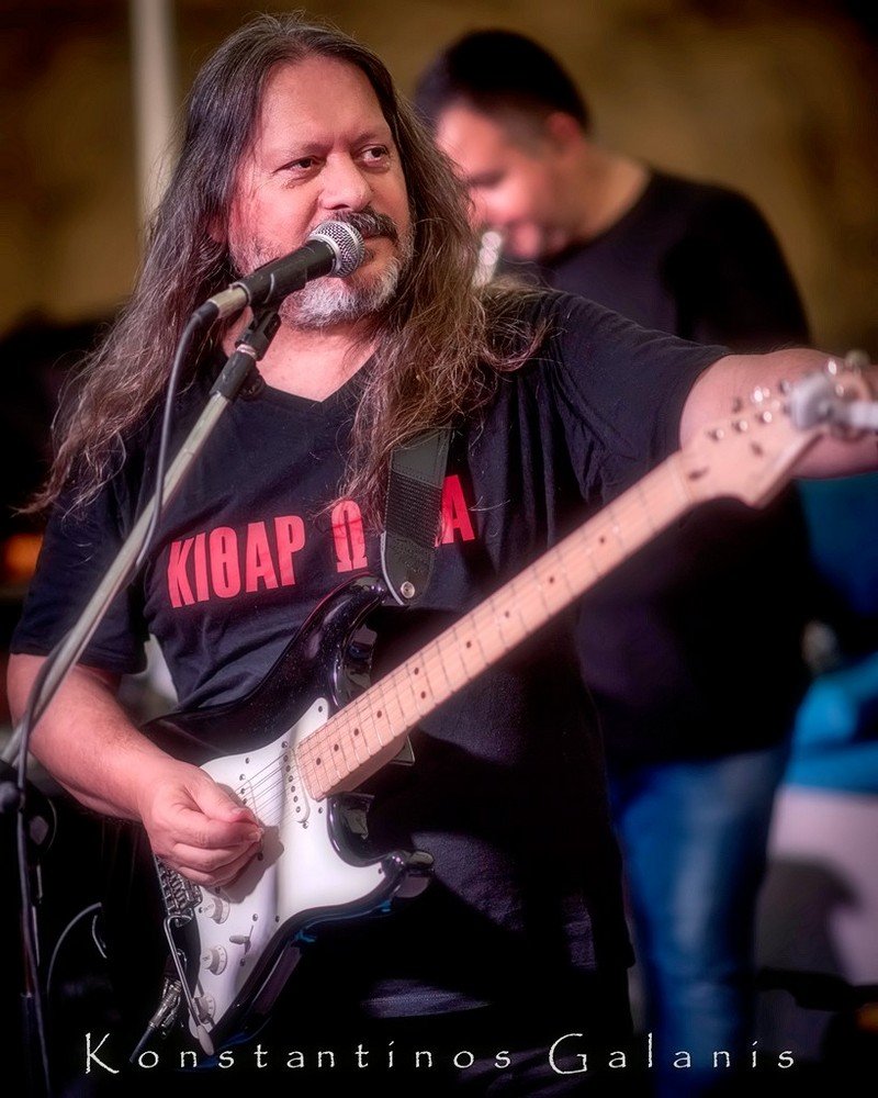 «Κιθαρωδία στον Κεραμεικό» με τον Αντώνη Μιτζέλο στο Θέατρο Μικρός Κεραμεικός