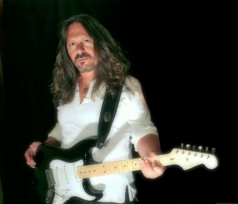 «Κιθαρωδία στον Κεραμεικό» με τον Αντώνη Μιτζέλο στο Θέατρο Μικρός Κεραμεικός