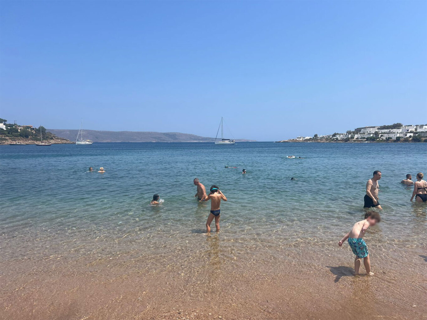 Μπόρα προκάλεσε πλημμύρα στην Παραλιακή