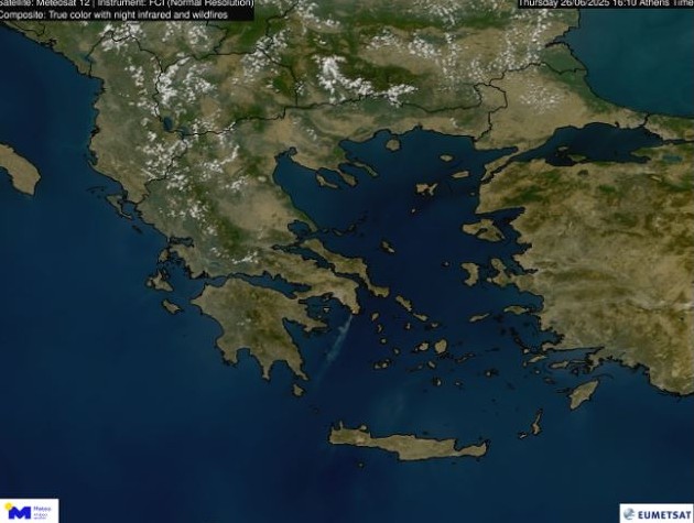Στα Κύθηρα έφτασε ο καπνός από την πυρκαγιά στην Παλαιά Φώκαια Αττικής.  Από την ανάλυση πραγματικών και προγνωστικών δεδομένων της Πυρομετεωρολογικής Ομάδας FLAME της Μονάδας ΜΕΤΕΟ του Εθνικού Αστεροσκοπείου Αθηνών, προκύπτει ότι κατά την εκδήλωση της πυρκαγιάς στην Παλαιά Φώκαια Αττικής, οι πυρομετεωρολογικές συνθήκες ήταν εξαιρετικά ευνοϊκές για την φωτιά. Συγκεκριμένα: Βόρειοι άνεμοι 5-6 μποφόρ Θερμοκρασία στους 35-37 oC Συνθήκες ατμοσφαιρικής ξηρασίας (μεγάλα ελλείμματα τάσης υδρατμών) Εξαιρετικά ξηρά 