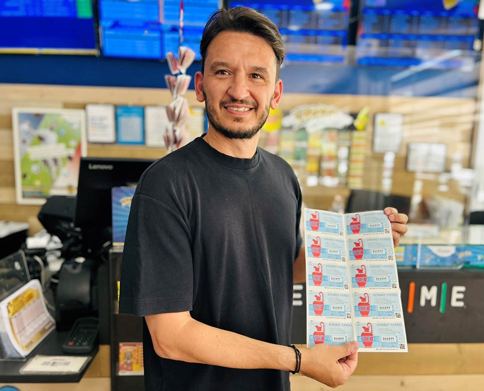 Γιώργος Σταυρούσης,  ιδιοκτήτης καταστήματος ΟΠΑΠ επί της οδού Μητροπολίτη Καλλίδου 82, στην Καλαμαριά