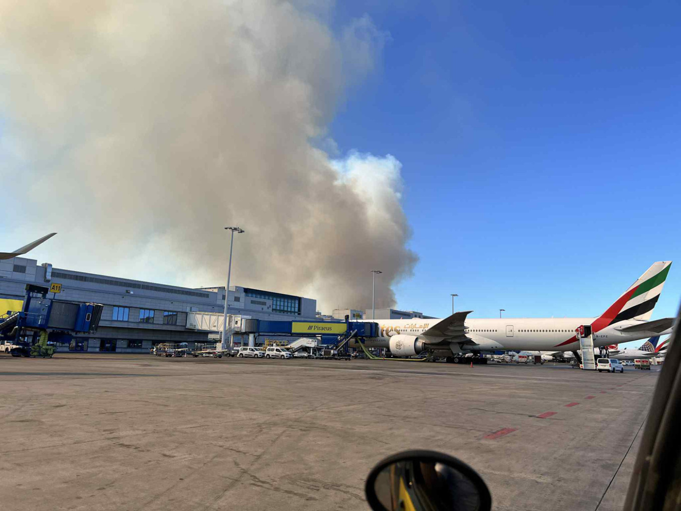 Στους καπνούς το αεροδρόμιο 