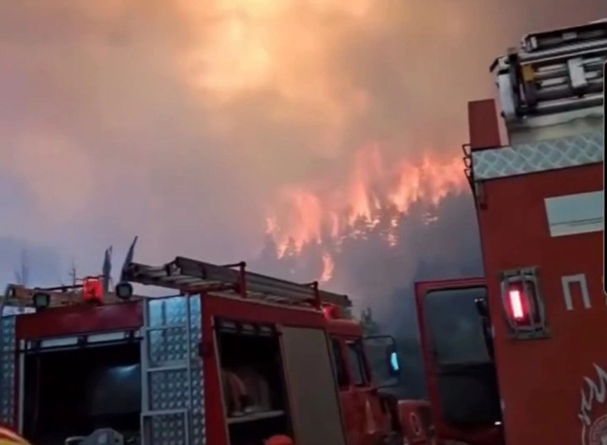 Ανεξέλεγκτη η μεγάλη φωτιά στην Κορινθία