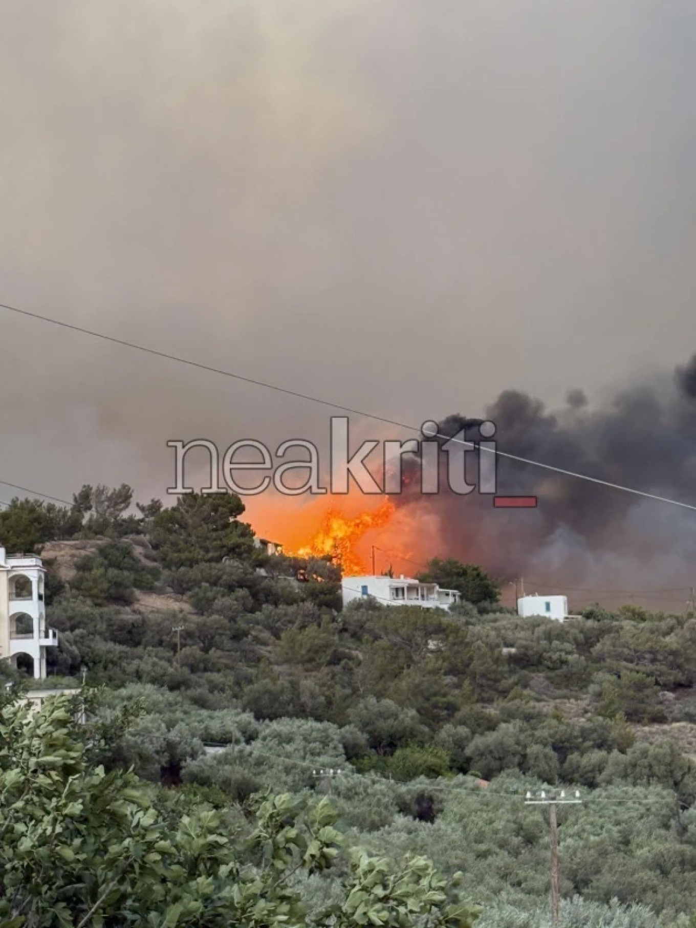 Ανεξέλεγκτη η φωτιά στο Λασίθι
