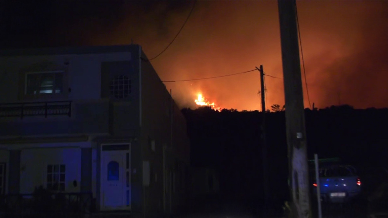 Ανεξέλεγκτη η φωτιά στο Λασίθι