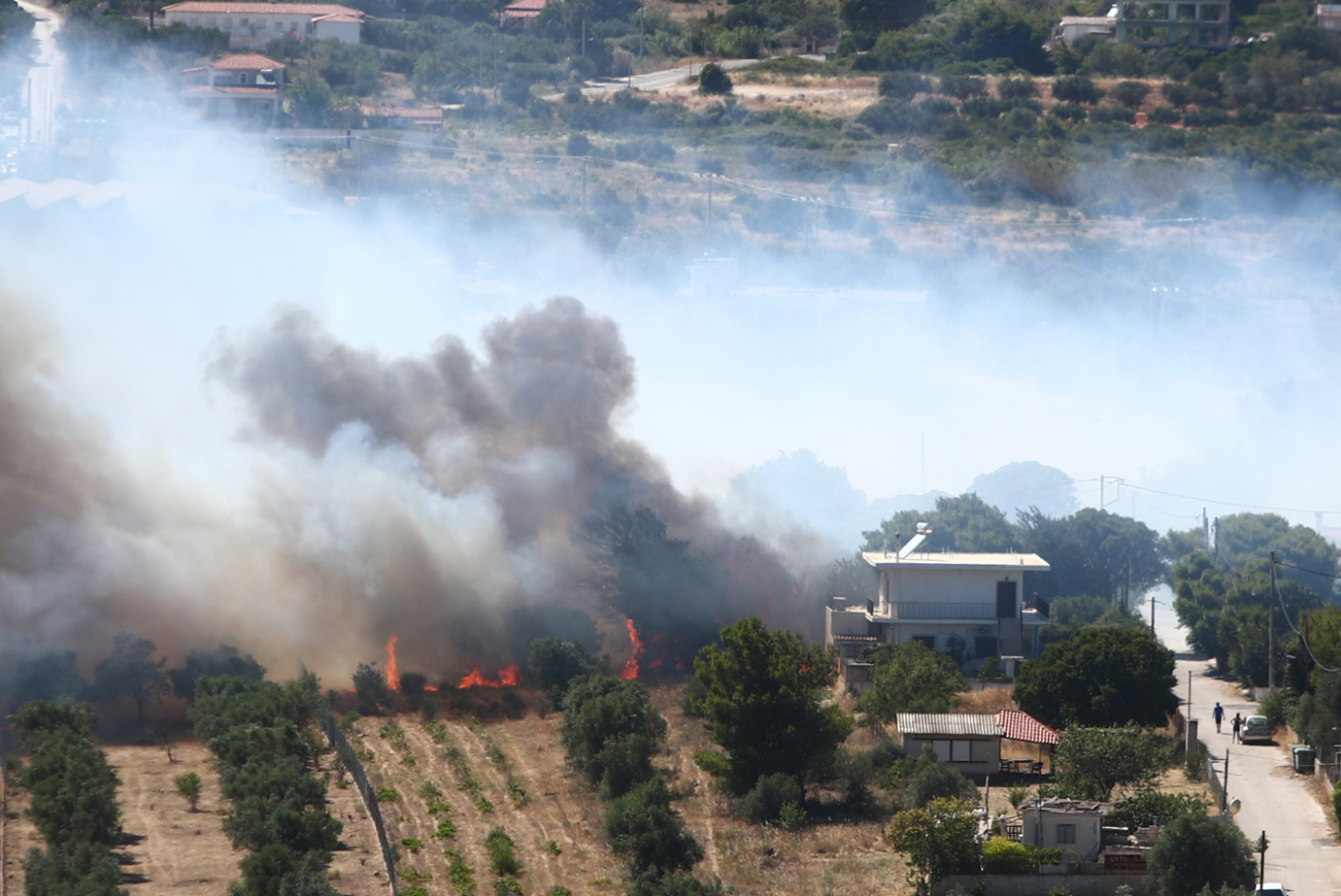Φωτιά στη Ραφήνα