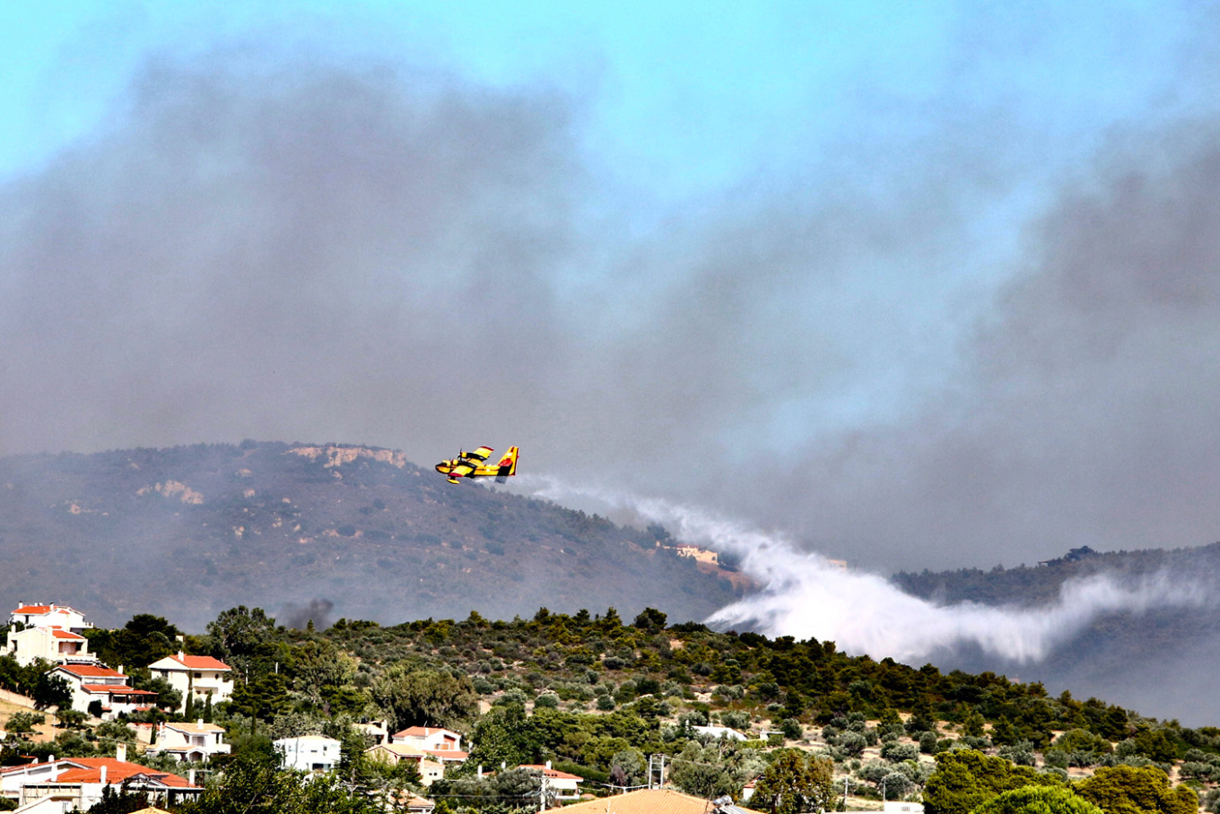 Φωτιά στη Ραφήνα