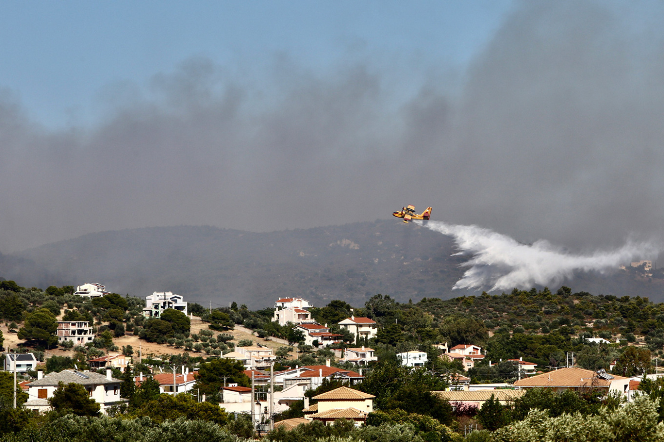 Φωτιά στη Ραφήνα