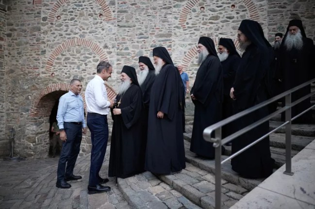 Μητσοτάκης: Επισκέφθηκε την Ιερά Μονή Σίμωνος Πέτρας