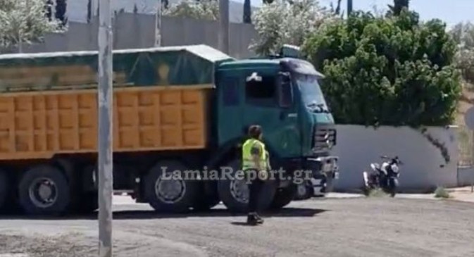 Σύγκρουση φορτηγών στη Βοιωτία