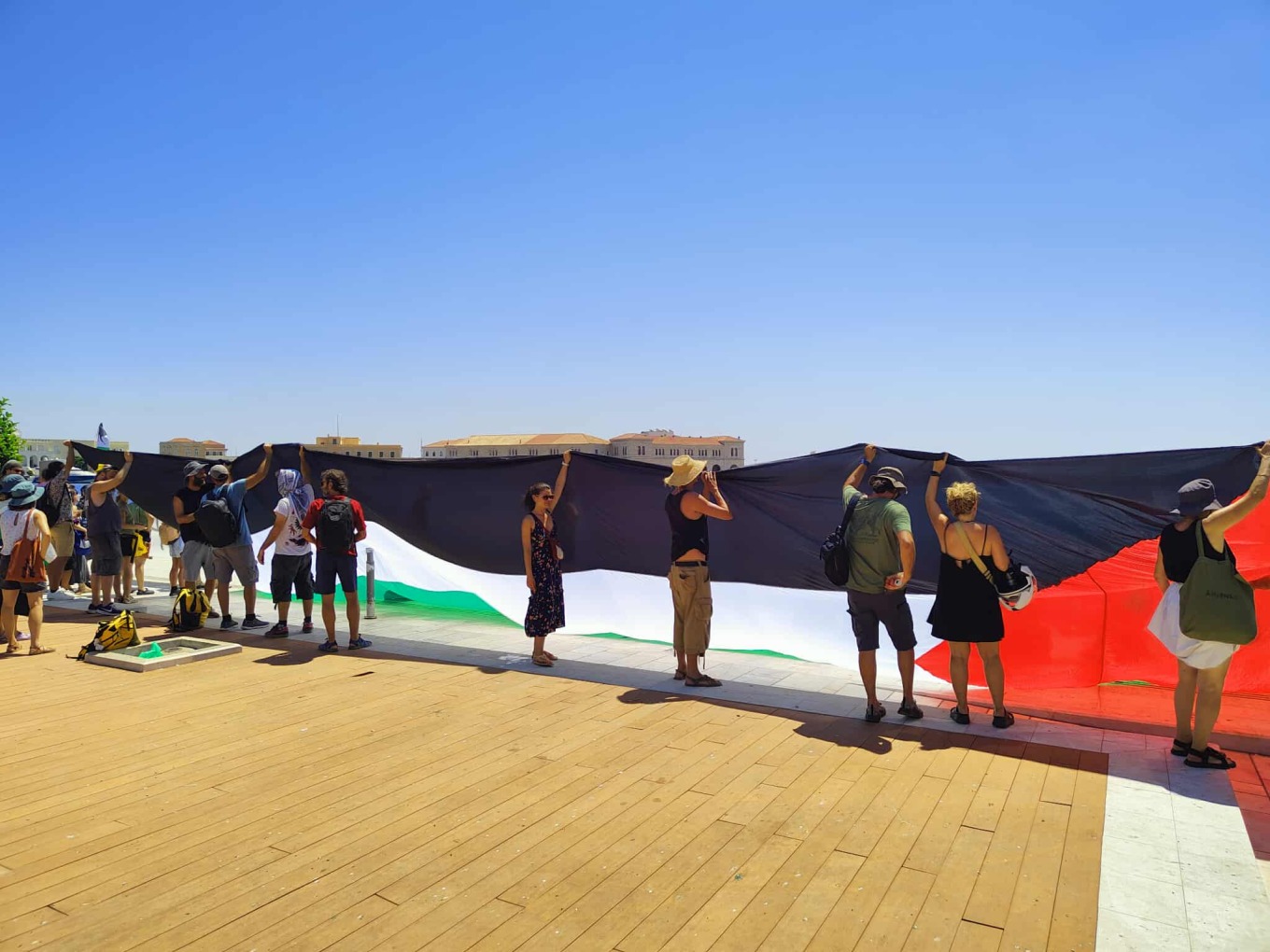 Σύρος: Μπλόκο από 300 άτομα, δεν άφησαν να κατέβουν Ισραηλινοί τουρίστες