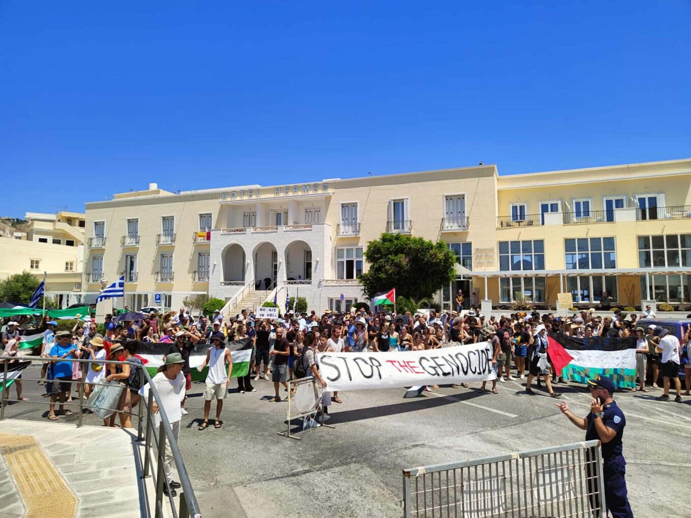 Σύρος: Μπλόκο από 300 άτομα, δεν άφησαν να κατέβουν Ισραηλινοί τουρίστες