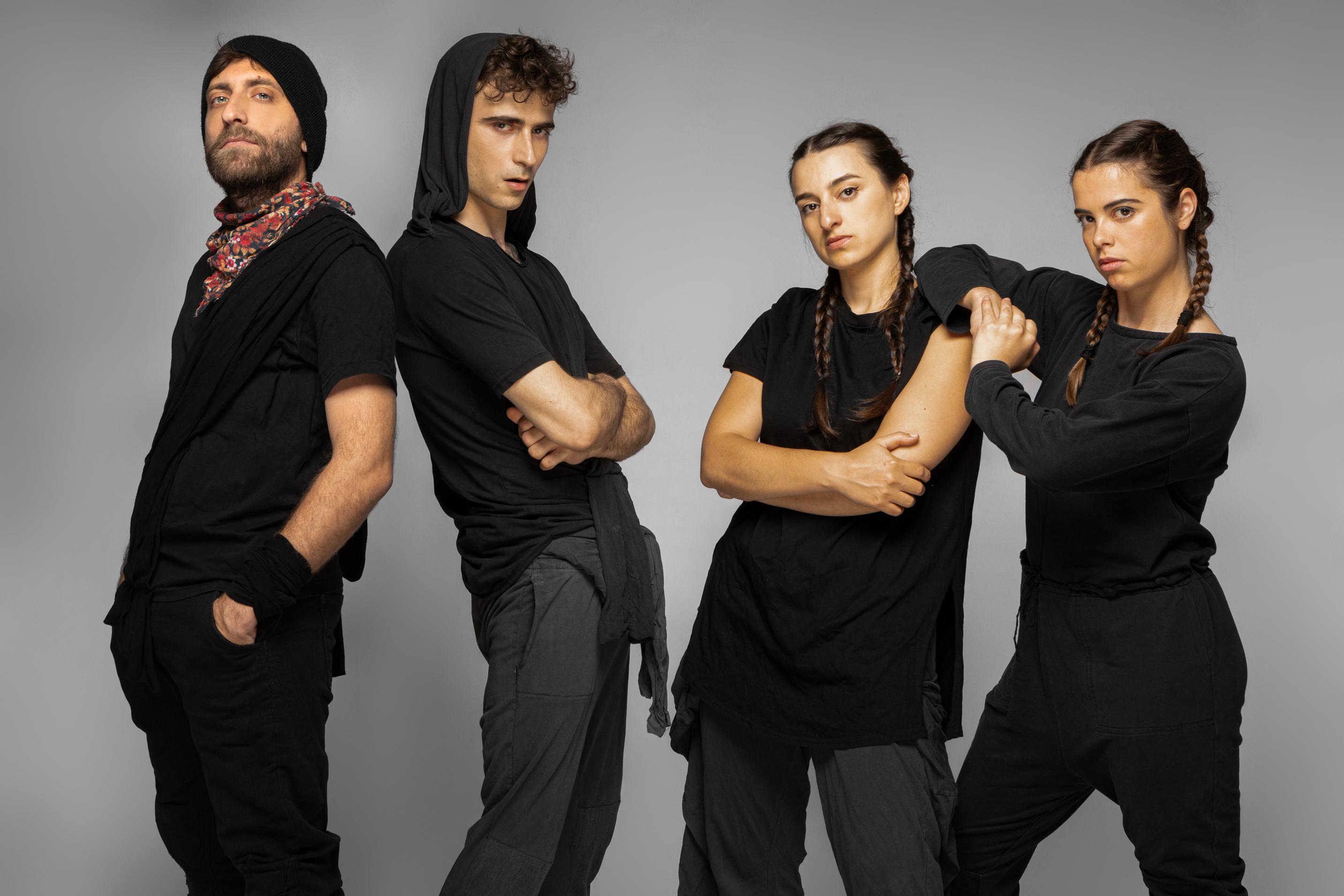 Ο Μικρός Βορράς από την Θεσσαλονίκη, έχοντας στο ενεργητικό του 14 χρόνια συνεχής παρουσίας και αφοσίωσης στο θέατρο για παιδιά και για νέους, παρουσιάζει την «Οδύσσεια» του Ομήρου σε σκηνοθεσία Τάσου Ράτζου. Η Οδύσσεια είναι μια μεγάλη μαγική ιστορία με τρομερές περιπέτειες και ταυτόχρονα ένα ταξίδι ενός ανθρώπου που προσπαθεί να κρατήσει ένα αξιακό σύστημα σε έναν εκμαυλιστικό κόσμο που αχόρταγα θέλει να στραγγίξει ό,τι ταυτοτικό τον κρατάει ακόμα ζωντανό.  Το πιο δύσκολο για τον άνθρωπο αυτόν, τον Οδυσσέ