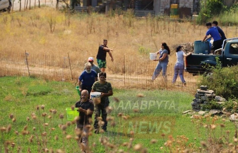 Καλάβρυτα: Καλύτερη η εικόνα της φωτιάς στην Αροανία
