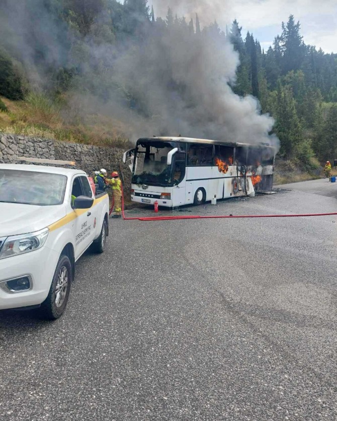 Κέρκυρα: Λεωφορείο τυλίχτηκε στις φλόγες