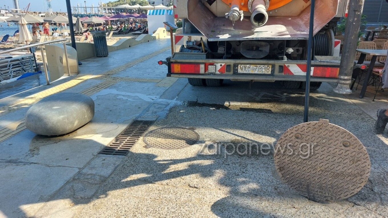 Χανιά: Γέμισε λύματα η παραλία της Νέας Χώρας