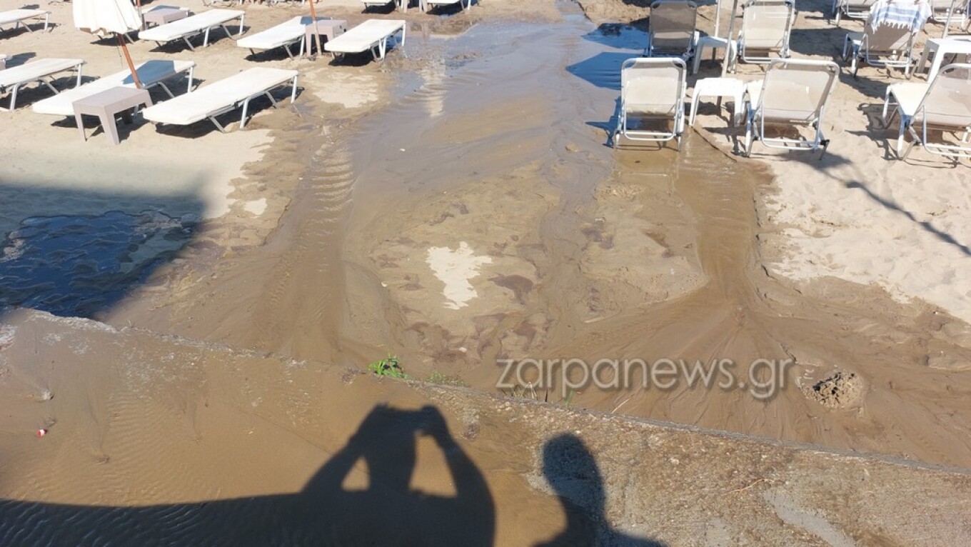 Χανιά: Γέμισε λύματα η παραλία της Νέας Χώρας