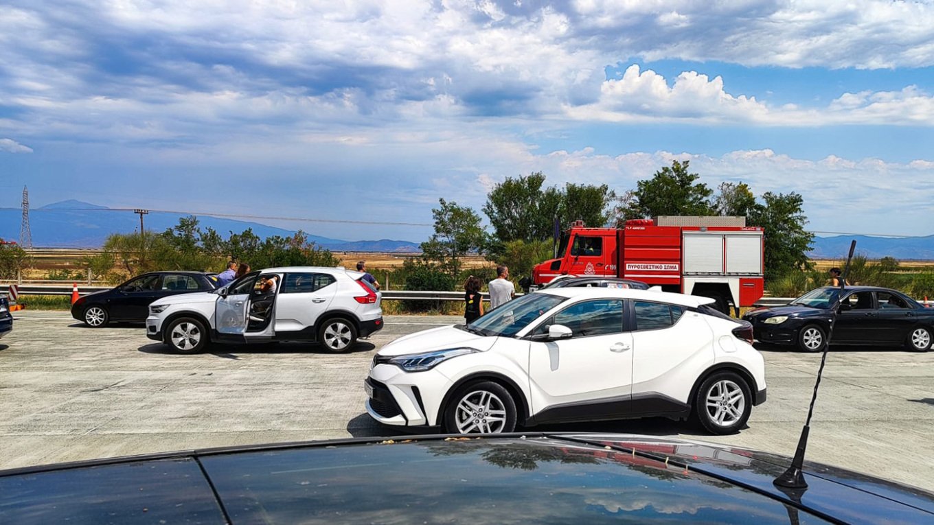 Φωτιά σε χωματερή στην Εθνική – Κυκλοφοριακό χάος στο ύψος της Λάρισας