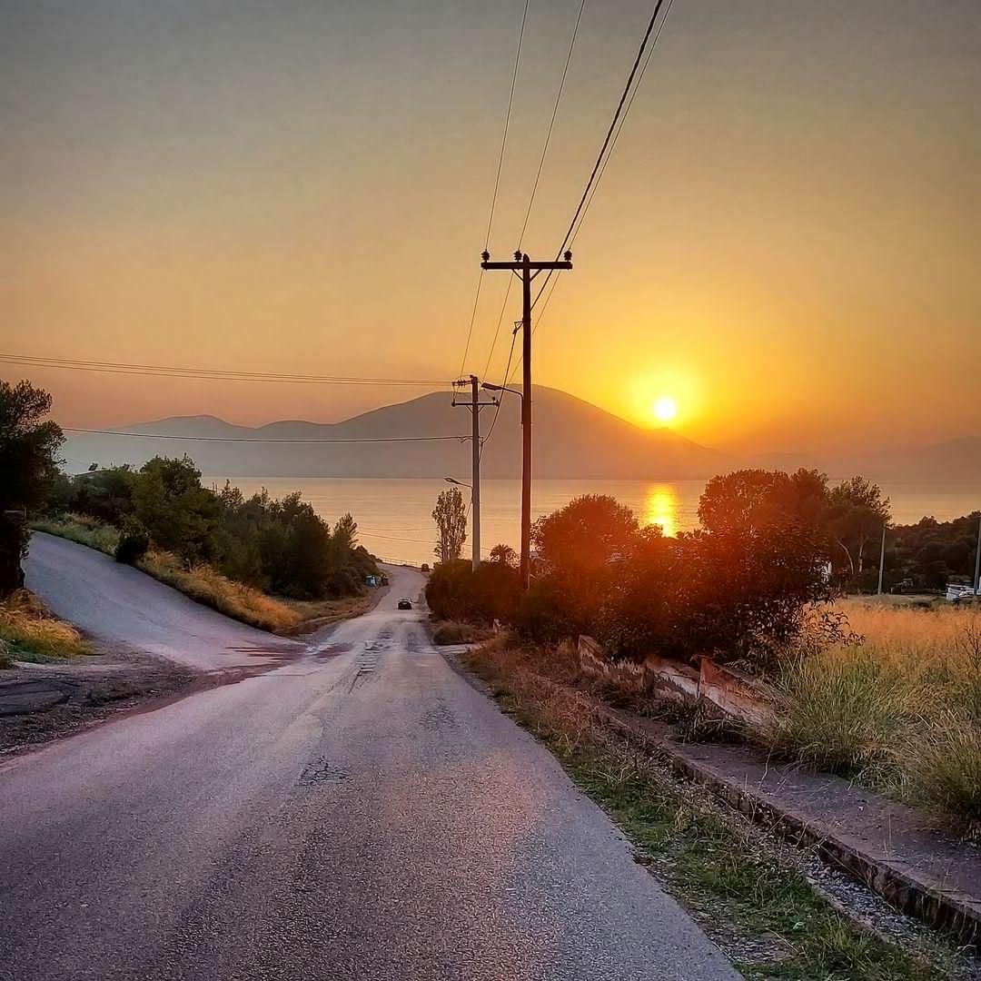 Αυγουστιάτικες αποδράσεις στον παράδεισο της Ελλάδας με το φακό επωνύμων