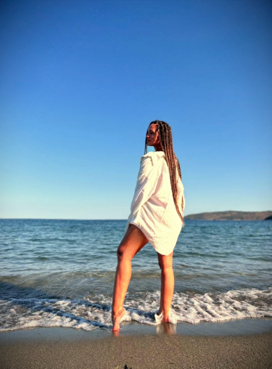 Αυγουστιάτικες αποδράσεις στον παράδεισο της Ελλάδας με το φακό επωνύμων