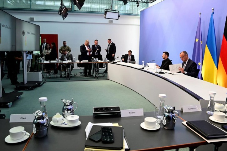 Ζελένσκι: Ο Πούτιν μπλοφάρει