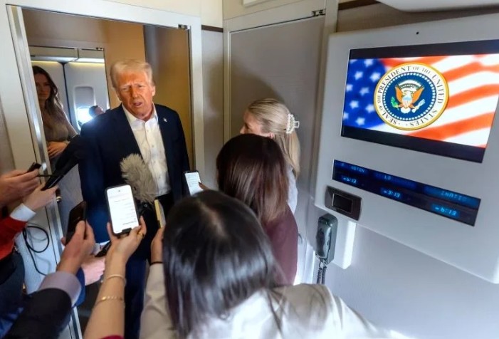 Αναχώρησε για την Αλάσκα ο Τραμπ