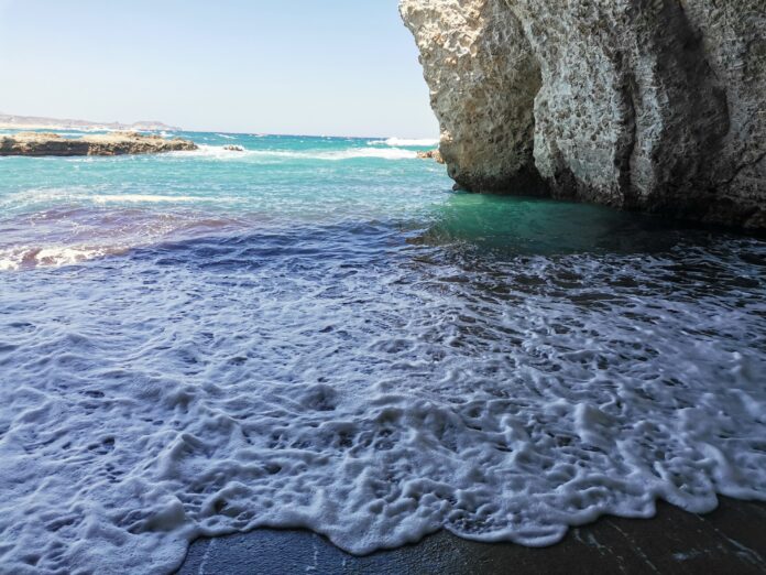 Αυγουστιάτικες αποδράσεις στον παράδεισο της Ελλάδας με το φακό επωνύμων