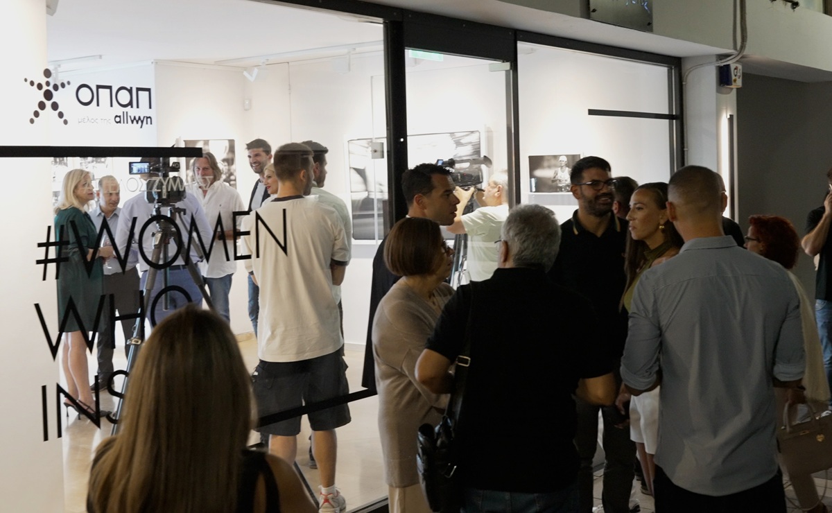 Πλήθος κόσμου βρέθηκε στα εγκαίνια της φωτογραφικής έκθεσης «Women Who Inspire» που παρουσίασε ο ΟΠΑΠ στο Ioannina Lake Run