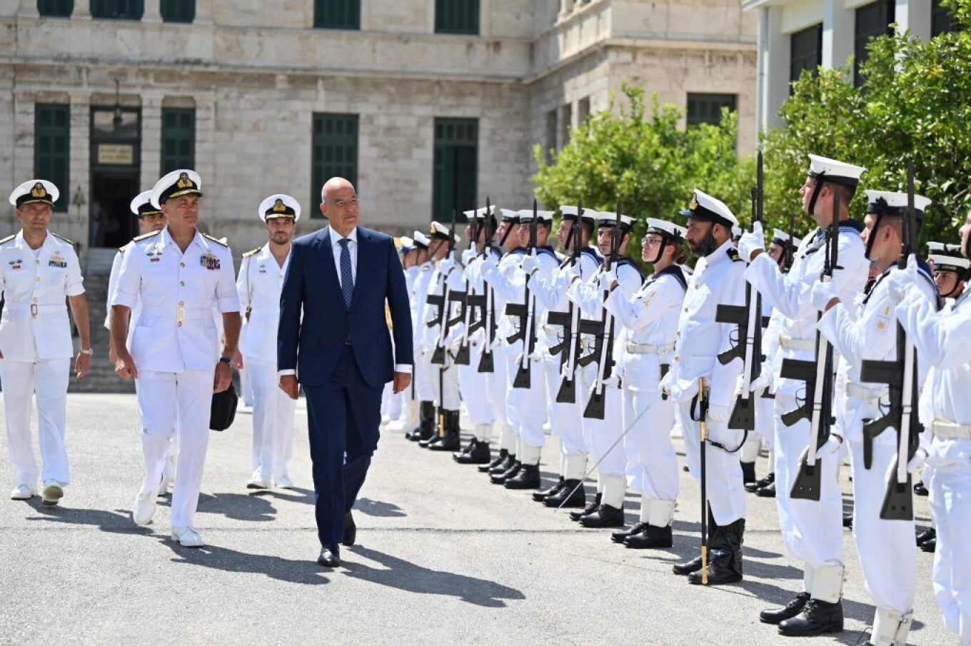 Στην έλευση της πρώτης φρεγάτας νέας γενιάς, του «Κίμωνα», αλλά και στην ολοκλήρωση των διαπραγματεύσεων για τις δύο ιταλικές φρεγάτες Bergamini αναφέρθηκε ο Νίκος Δένδιας, μιλώντας στην τελετή εγκαινίων του Θεραπευτηρίου της Σχολής Ναυτικών Δοκίμων. Στην σημερινή τελετή παρευρέθησαν ο Υφυπουργός Εθνικής Άμυνας Θανάσης Δαβάκης, ο Υφυπουργός Ναυτιλίας και Νησιωτικής Πολιτικής Στέφανος Γκίκας, ο Βουλευτής Επικρατείας Ναύαρχος ε.α. Ευάγγελος Αποστολάκης, ο Αρχηγός ΓΕΣ Αντιστράτηγος Γεώργιος Κωστίδης, ο Αρχηγός