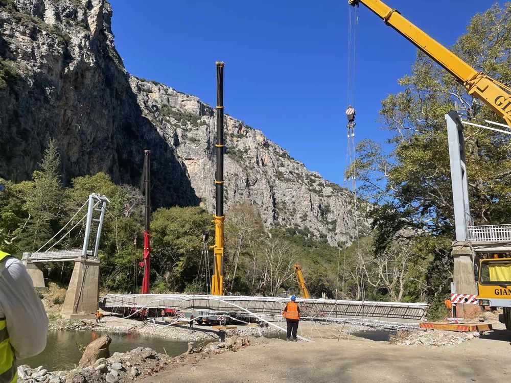Τέλος εποχής για τη θρυλική, κρεμαστή γέφυρα των Τεμπών