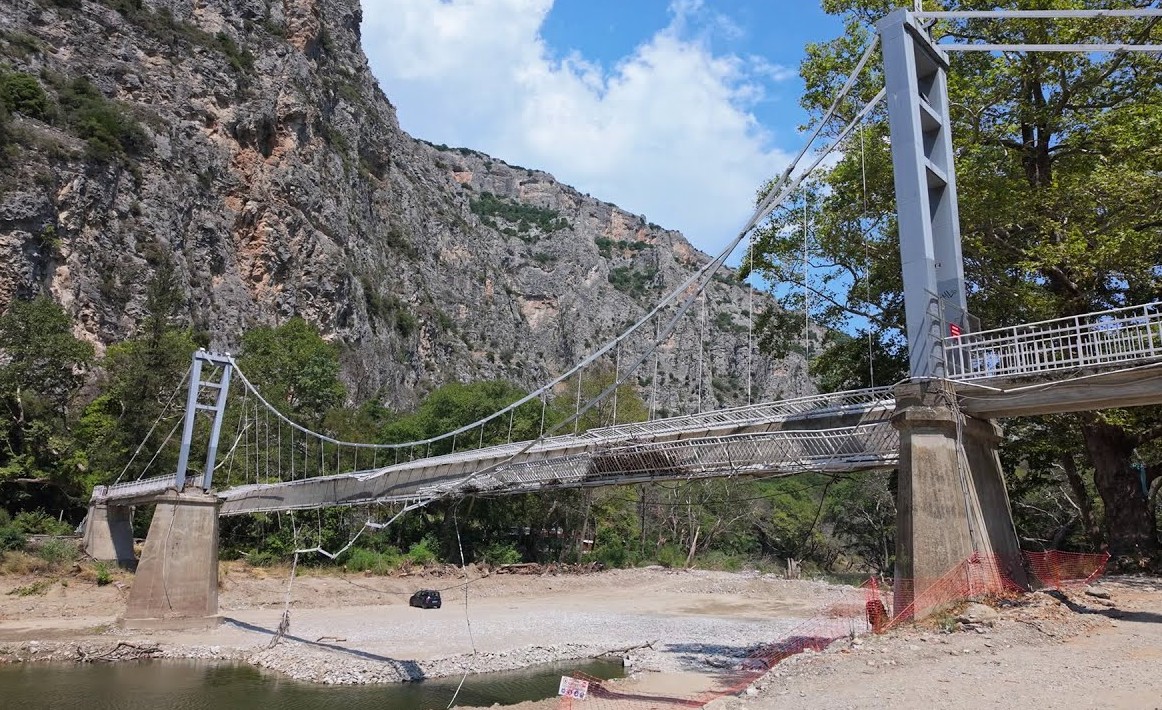 Τέλος εποχής για τη θρυλική, κρεμαστή γέφυρα των Τεμπών
