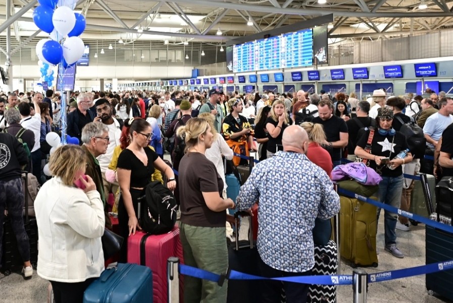 Χάος και καθυστερήσεις για 6η ημέρα στο αεροδρόμιο