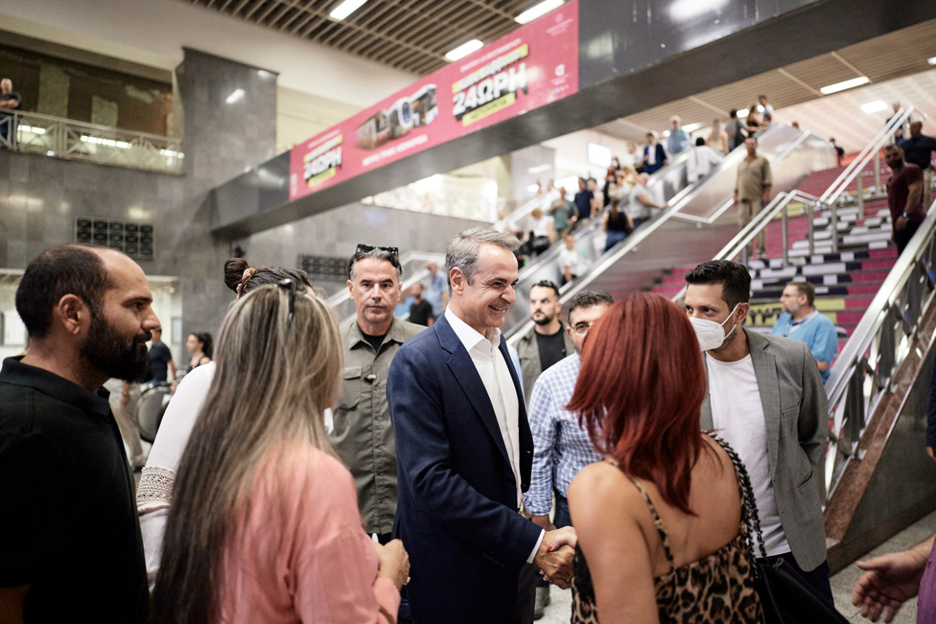 Ο Μητσοτάκης επισκέφτηκε το Μετρό στο Σύνταγμα