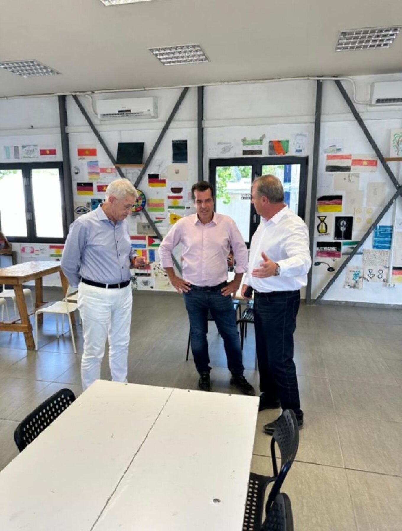 Επισκέψεις Πλεύρη σε δομές φιλοξενίας μεταναστών