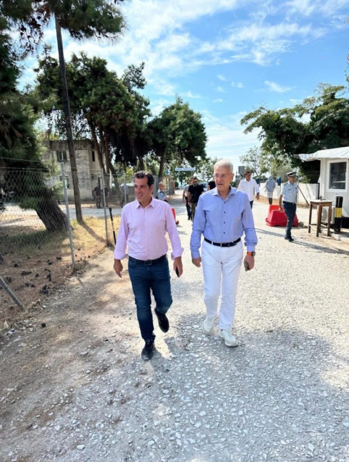 Επισκέψεις Πλεύρη σε δομές φιλοξενίας μεταναστών