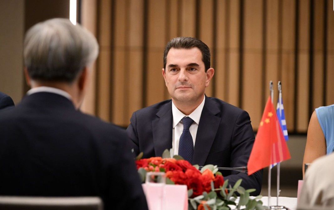 Συνάντηση Σκρέκα με αντιπροσωπεία του Κομμουνιστικού Κόμματος της Κίνας