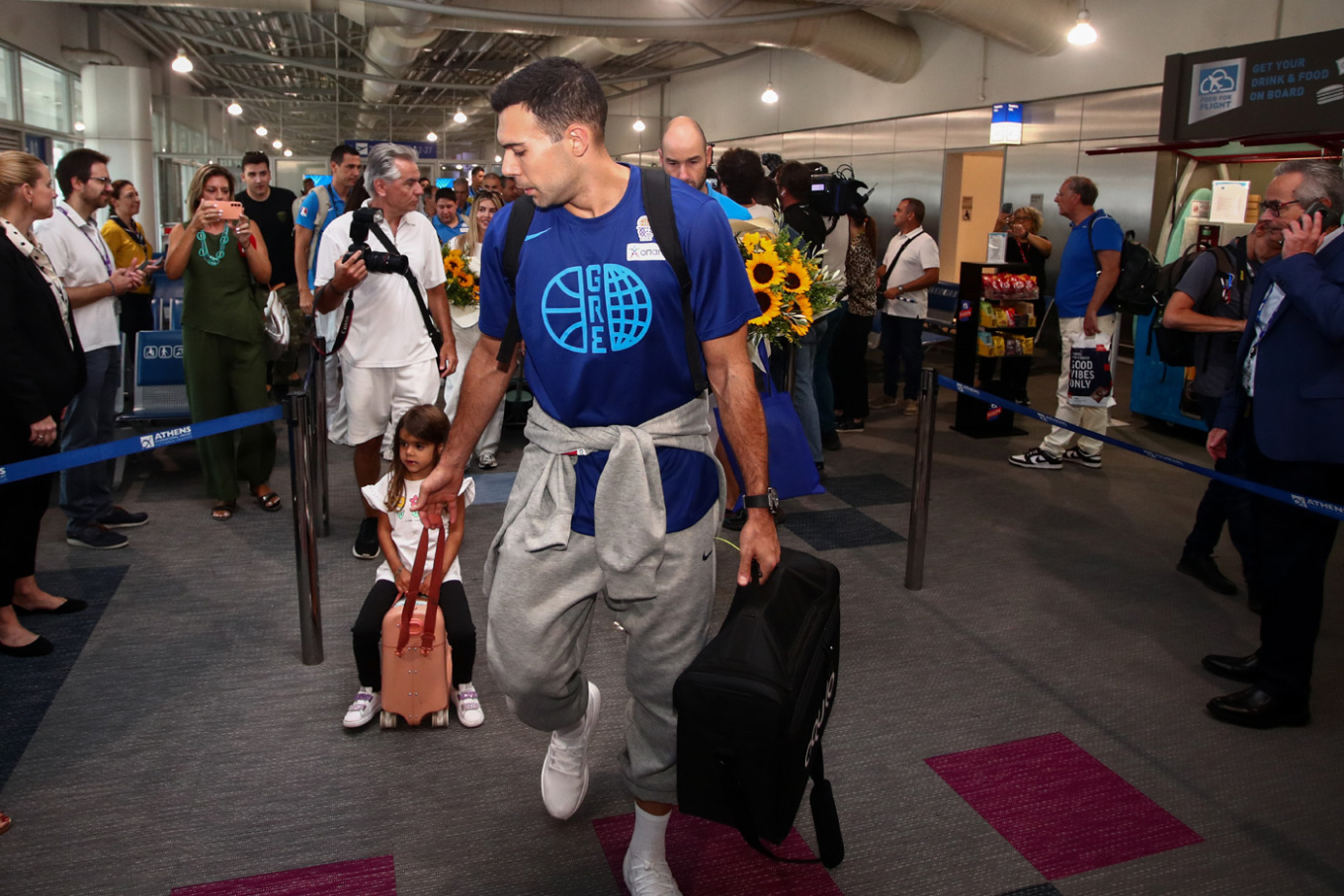 Θερμή υποδοχή στους ήρωες που γέμισαν με χαμόγελα όλη την Ελλάδα