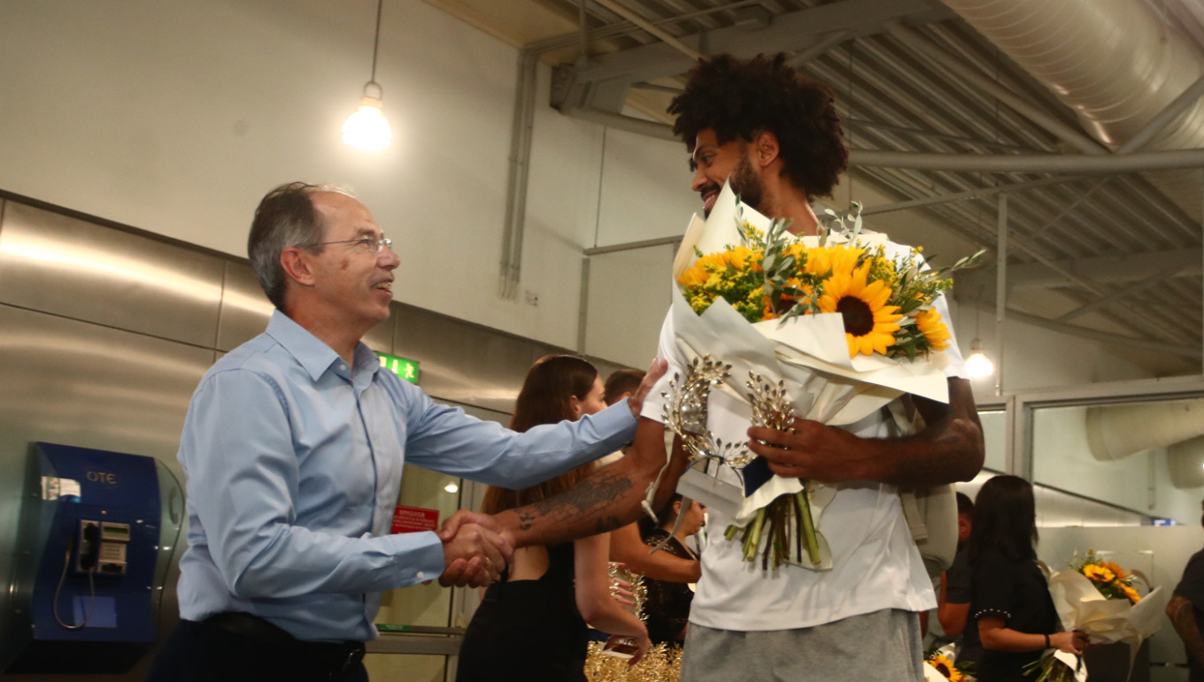 Θερμή υποδοχή στους ήρωες που γέμισαν με χαμόγελα όλη την Ελλάδα