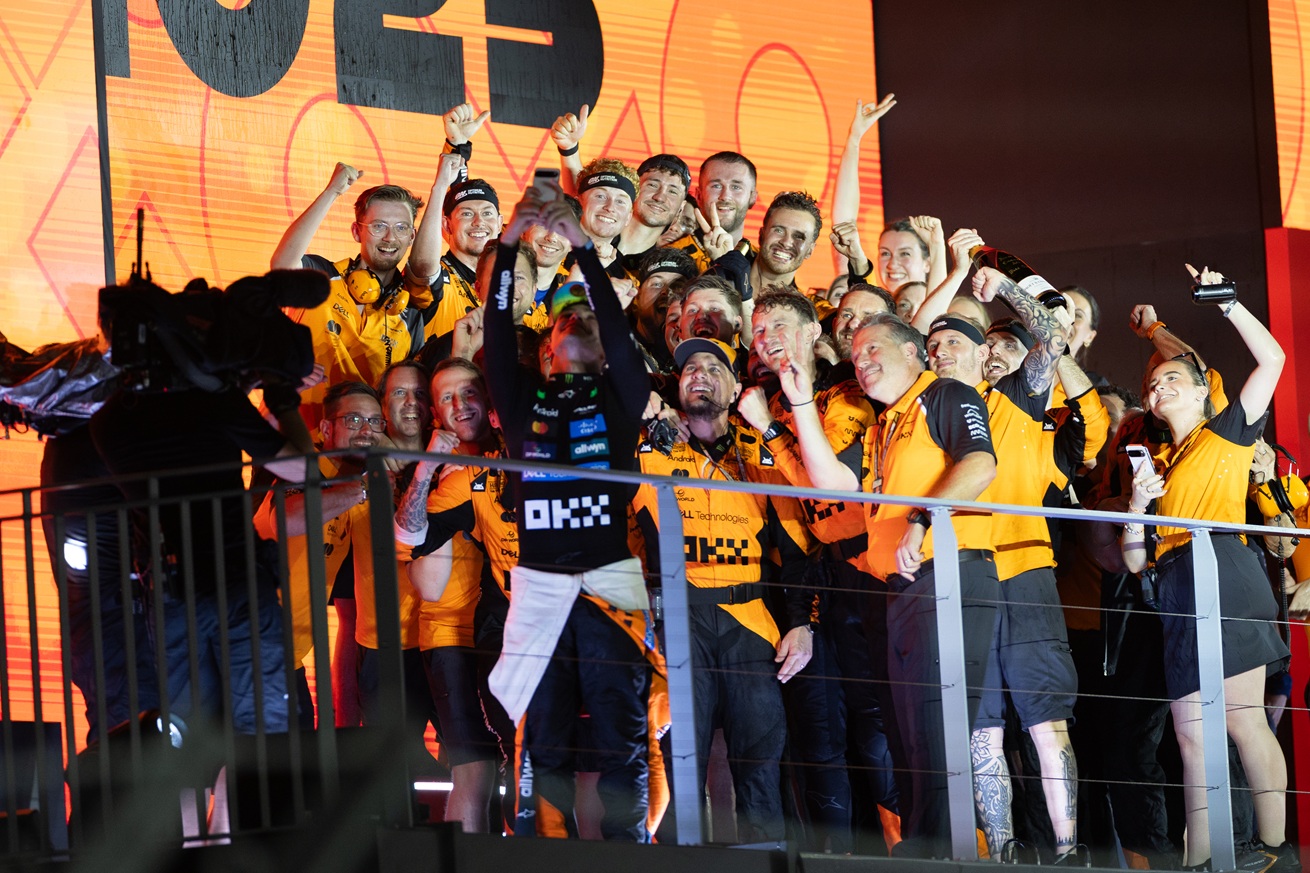 Η McLaren F1 Team πανηγυρίζει την κατάκτηση του Πρωταθλήματος Κατασκευαστών για το 2025