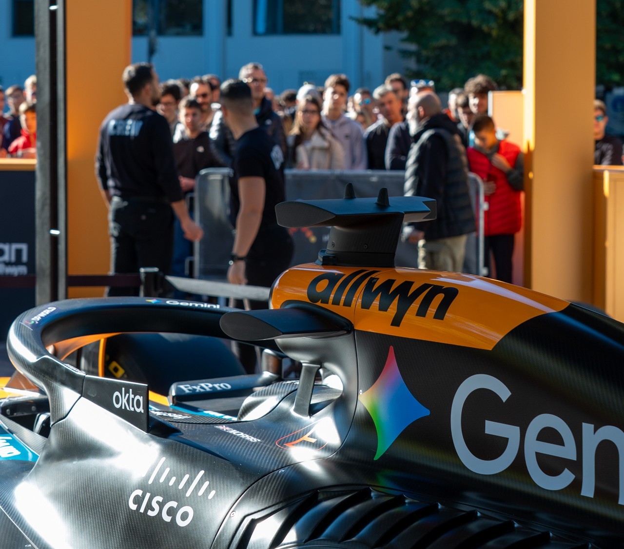 Το εντυπωσιακό showcar της McLaren F1 Team