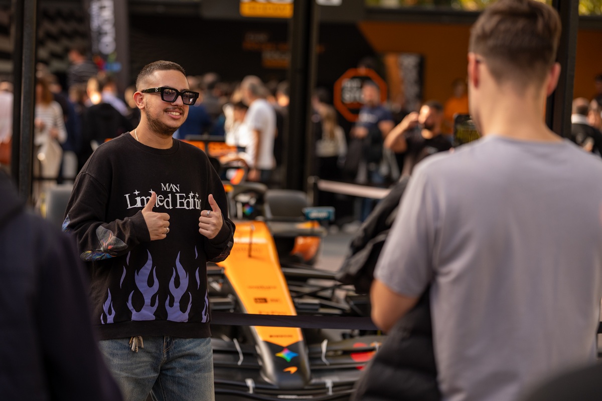 Αναμνηστικές φωτογραφίες στο μοναδικό για τα ελληνικά δεδομένα Roadshow