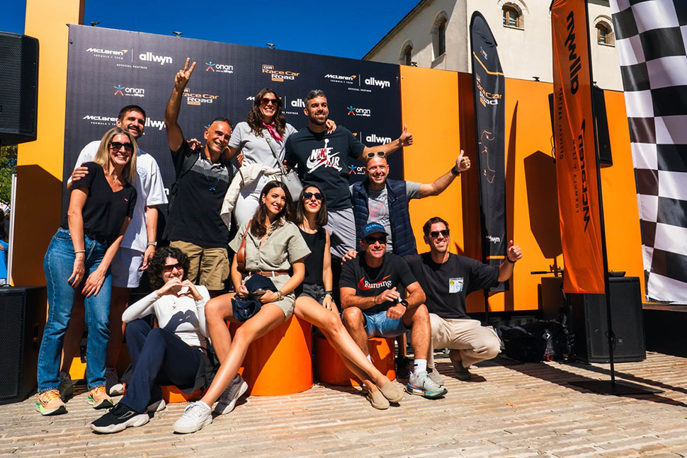 Αναμνηστικές φωτογραφίες στο μοναδικό για τα ελληνικά δεδομένα Roadshow