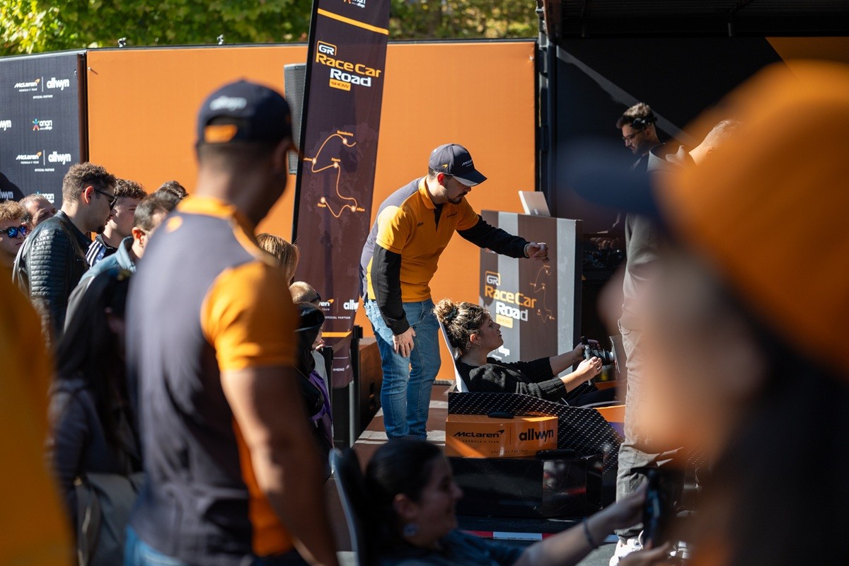 Ουρές στη Λάρισα για το showcar της McLaren F1 Team