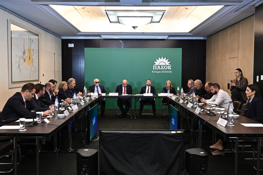 Συνάντηση Ανδρουλάκη με εκπροσώπους καταναλωτικών ενώσεων