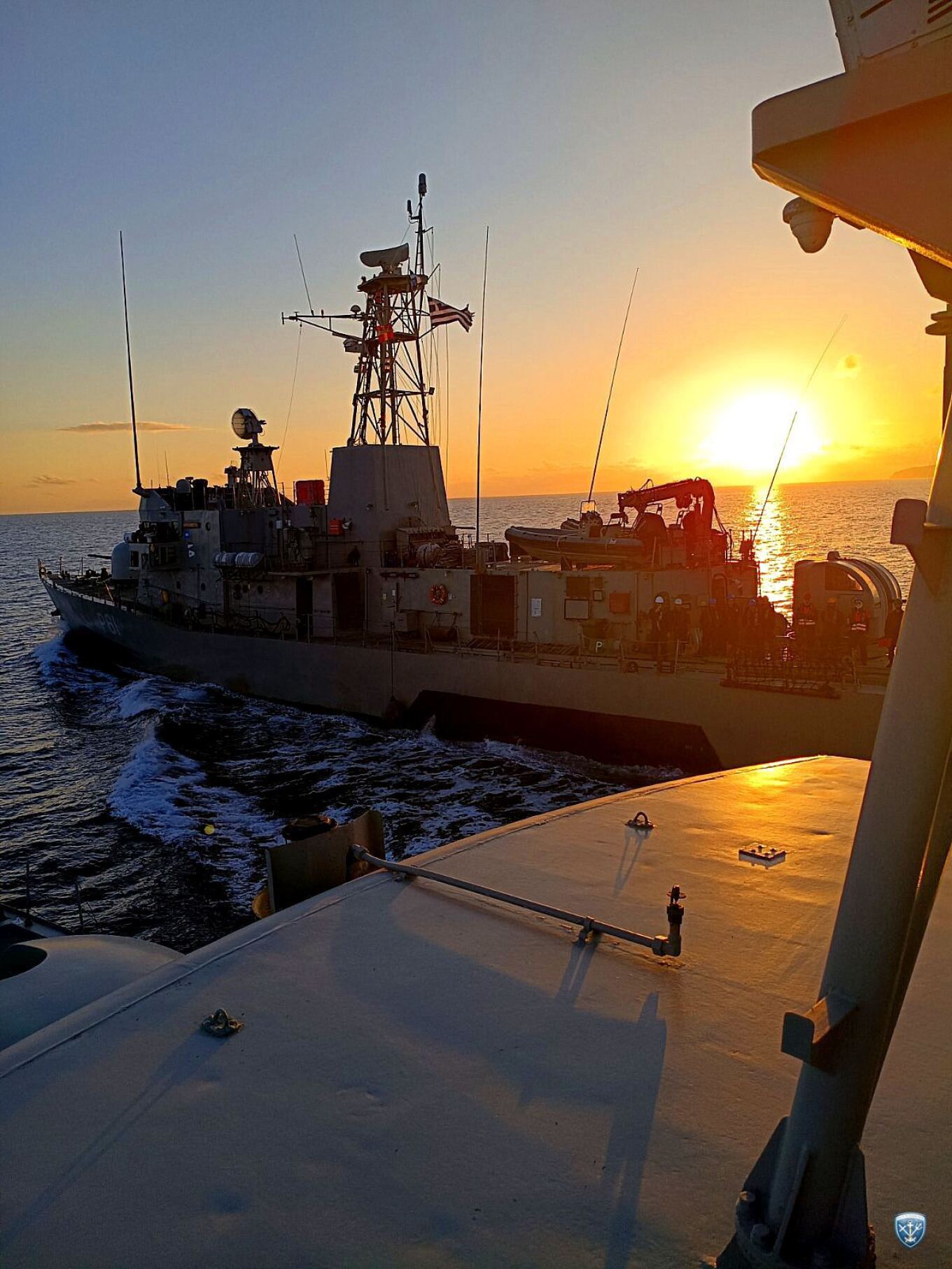 Εντυπωσιακή στρατιωτική άσκηση του Πολεμικού Ναυτικού στο Αιγαίο