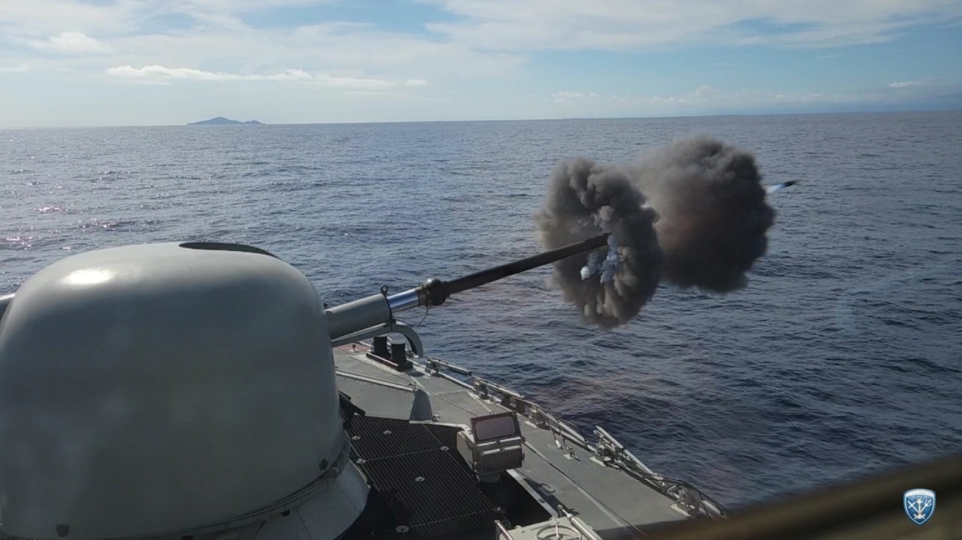 Εντυπωσιακή στρατιωτική άσκηση του Πολεμικού Ναυτικού στο Αιγαίο