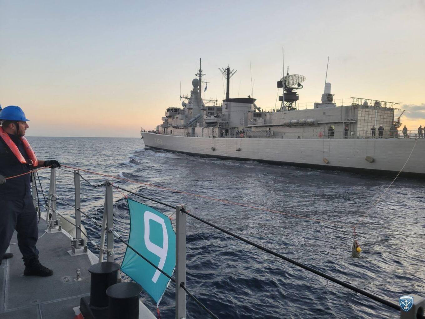 Εντυπωσιακή στρατιωτική άσκηση του Πολεμικού Ναυτικού στο Αιγαίο